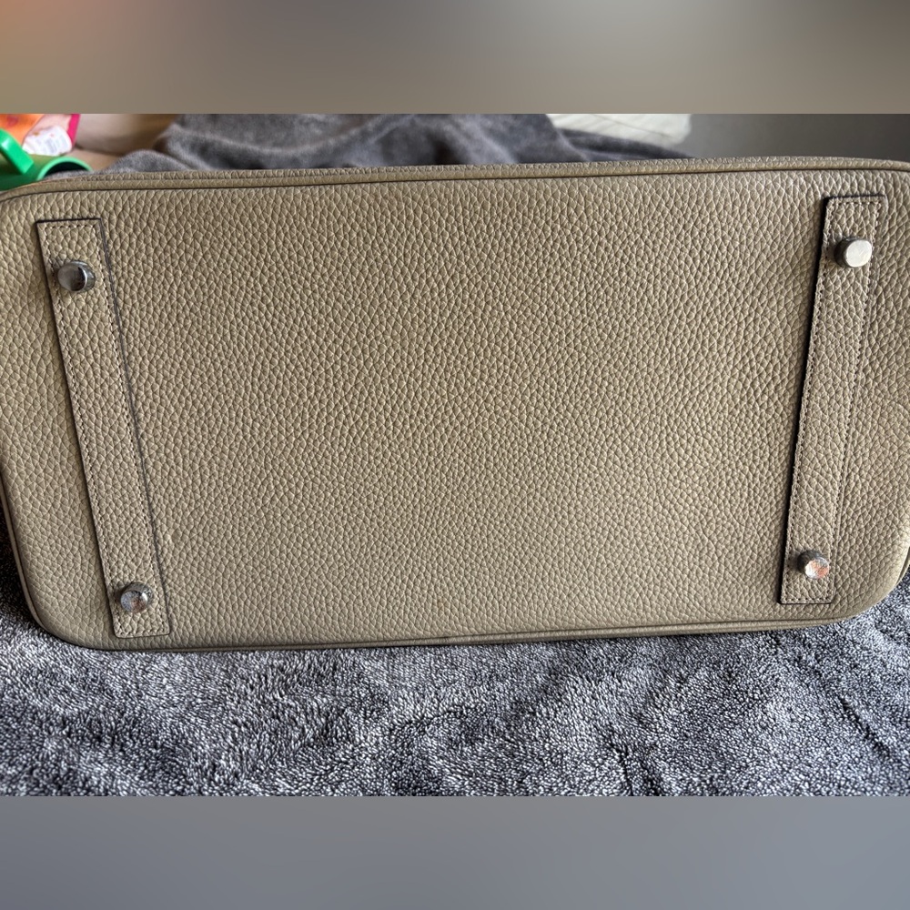 Elegant Tan Tote Bag - Picture 6 of 9